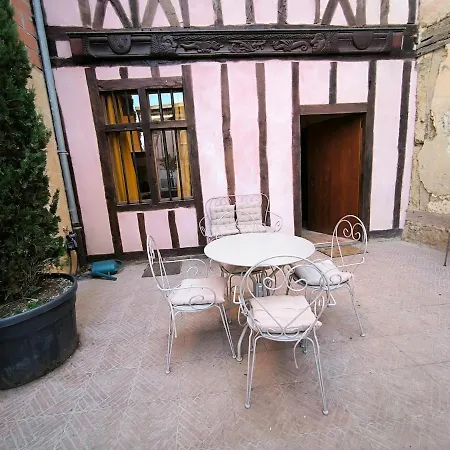 Hébergement de vacances La Toscane Médiévale Saramon